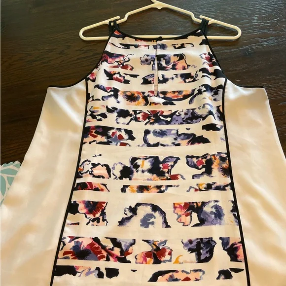 White House Black Market Blouse in Multi-Color - Picture 3 of 5